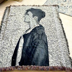 Justin beiber world tour blanket